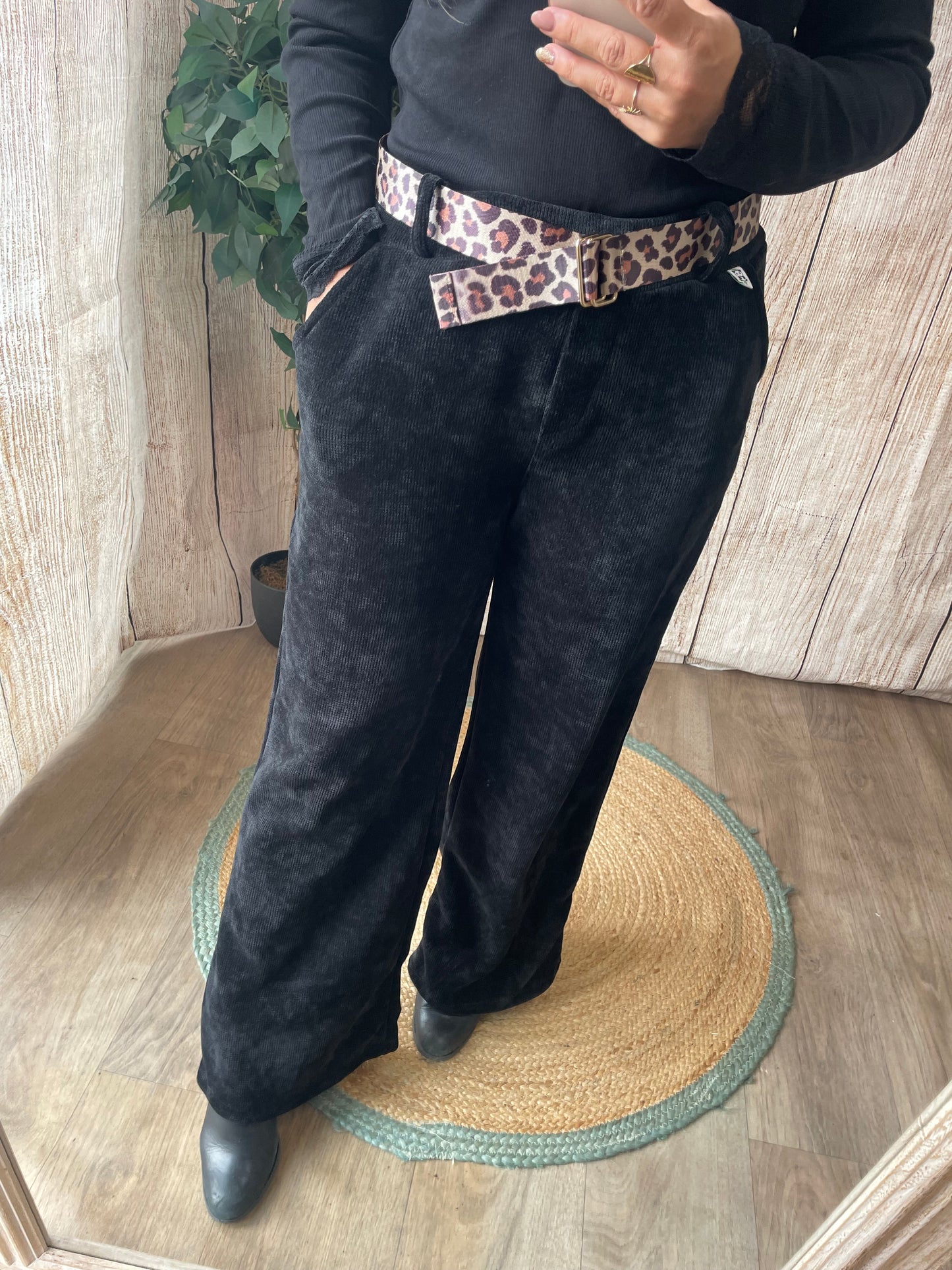 Pantalon en velours (2 coloris) + ceinture léopard